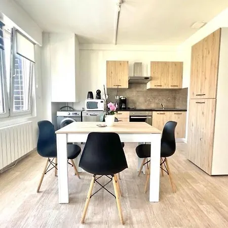 Magnifique Appartement, Hyper Centre De Dunkerque, Proche De La Gare Et Du Port, Ultra Equipe, Avec Balcon. *